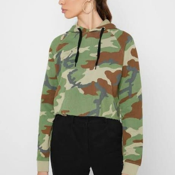 Women's Forever 21 Camouflage Cropped Drawstring Hoodie Size Medium - Picture 1 of 5